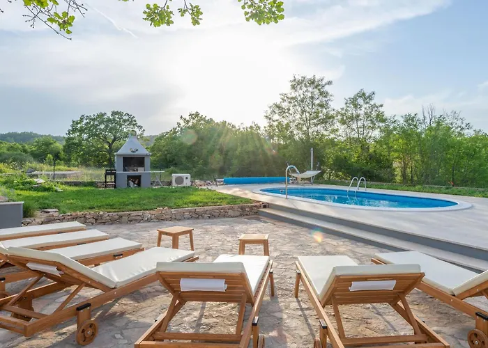 Maja, An Ideal Summer Hideaway For Families And Friends Semesterbostad Veligolji