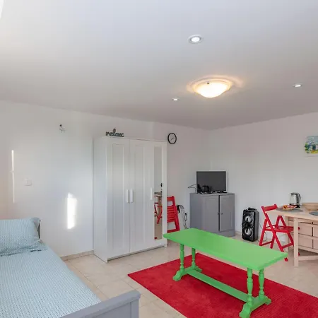 Maja, An Ideal Summer Hideaway For Families And Friends Veligolji