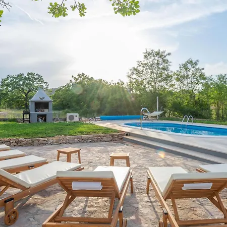 Maja, An Ideal Summer Hideaway For Families And Friends Feriehus Veligolji